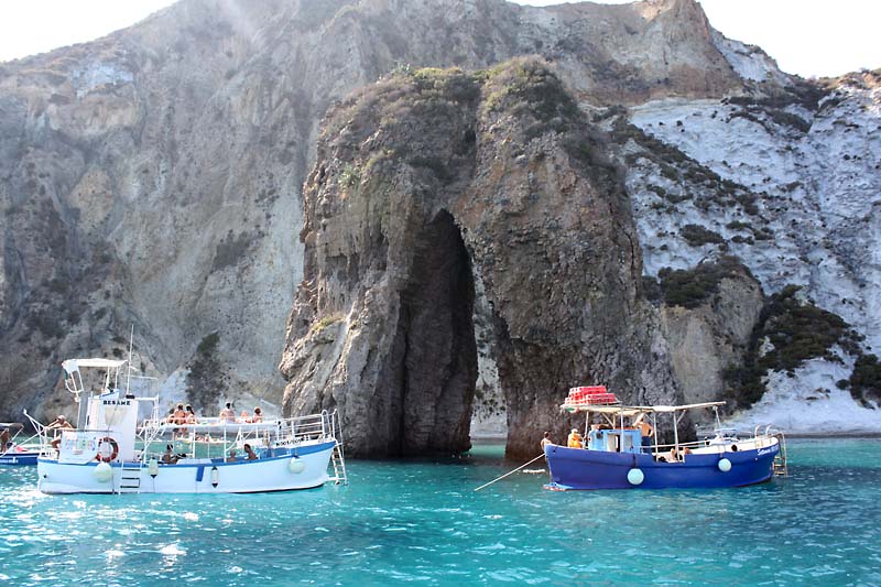 Natural arch in Ponza&Palmarola full day boat excursion