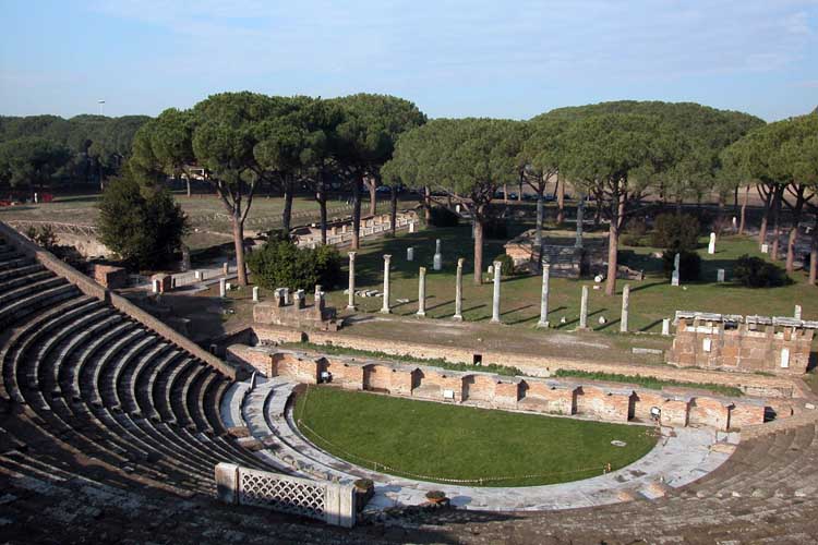 A view of Ostia Antica's theatre during the itertours ostia antica tour. Discover the ancient port of Rome during its full glory, understand the thriving commerce of an imperial city