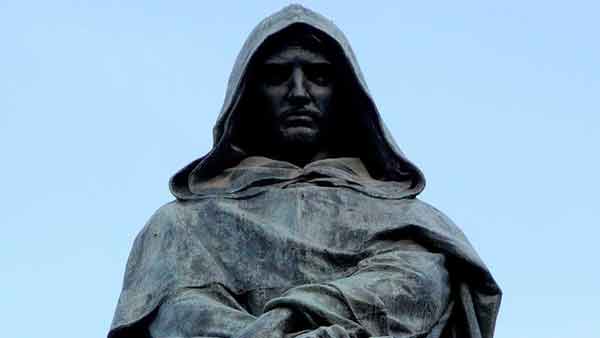 Giordano Bruno's statue at Campo de' Fiori. One of the first victims of the Illuminism, one of the most famous crimes of Rome. Join our criminal tour of Rome to learn more.