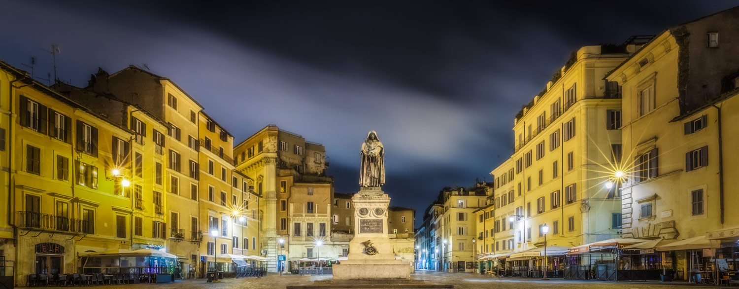 Giordano Bruno in the Middle of Campo de' Fiori in Rome. Check out our Criminal tour in Rome, discover hidden places and unbelievable stories from our guides