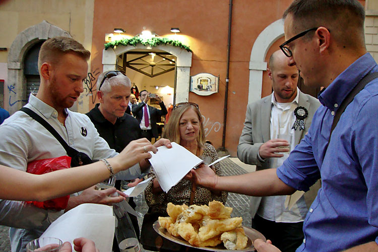 Enjoy our Roman Food Tour in Rome's historical Center